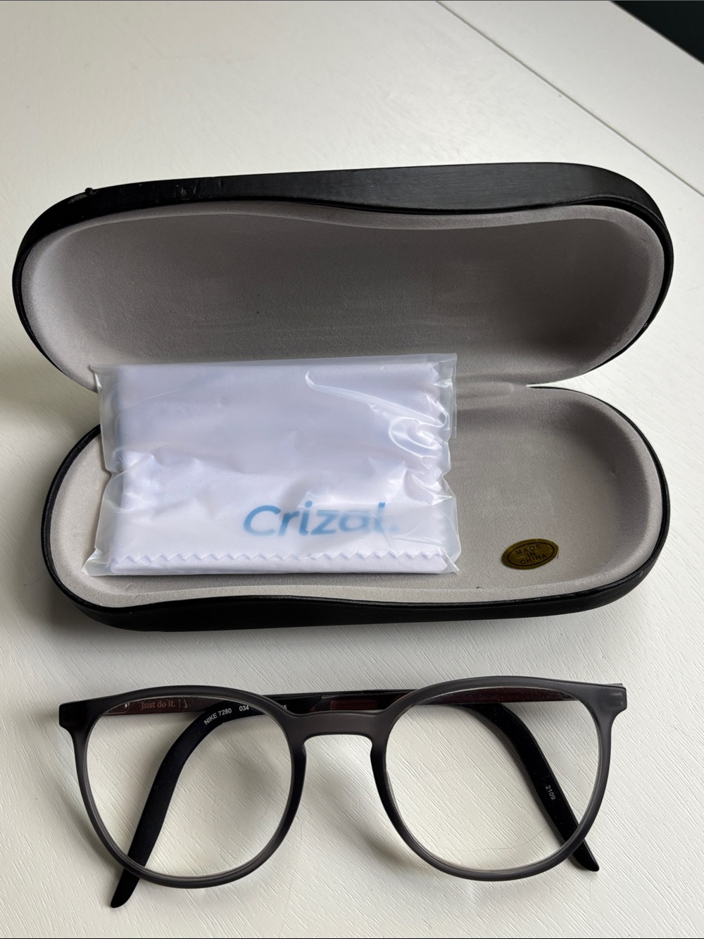 Womens Nike Gray Eyeglasses w/Case & Cleaning Cloth